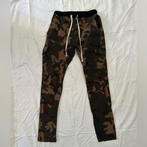 MNML Stacked Skinny cargo pants in camo size Medium (30-33 waist)